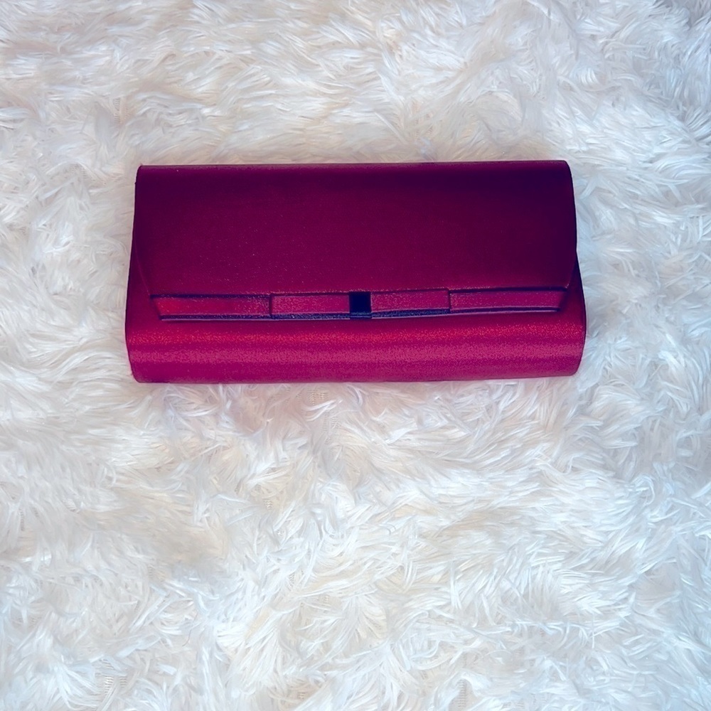 La regale purse color red satin